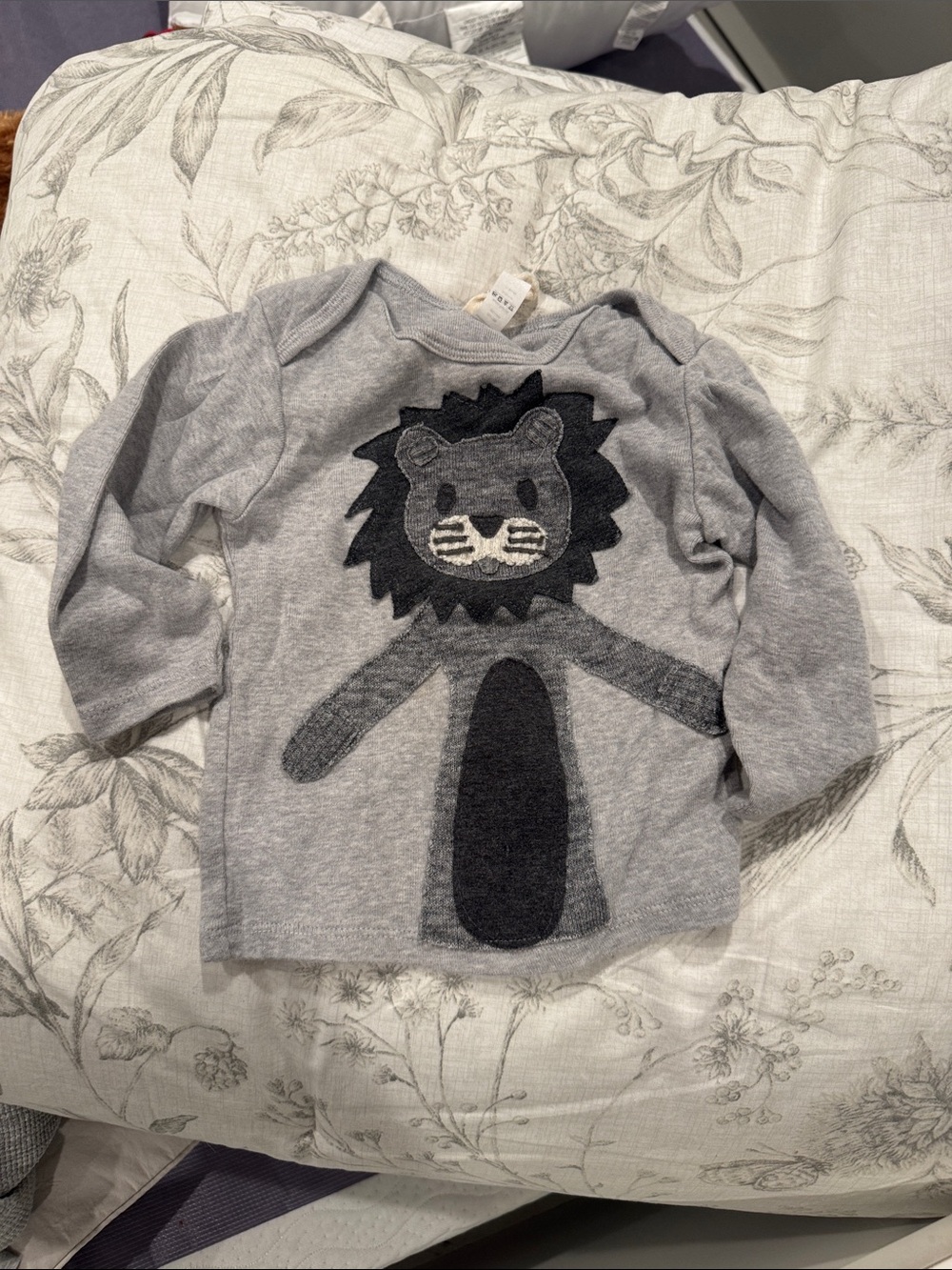 Oh baby! Lion top